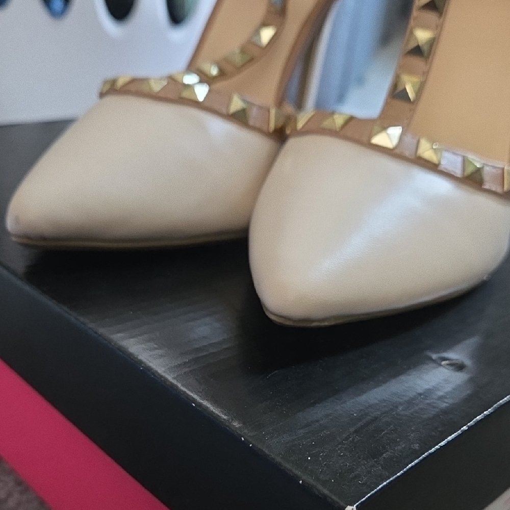 Pointed T-Strap Studded High Heels in Light Beige - Picture 7 of 9